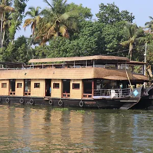 Friends Cruise, Nightstay Houseboat-vaccinated Staff Alappuzha